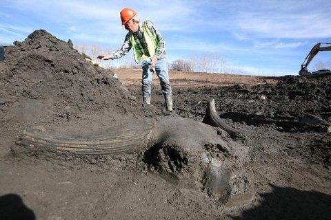 Snowmass: Discover its Ice Age past and its snowy present