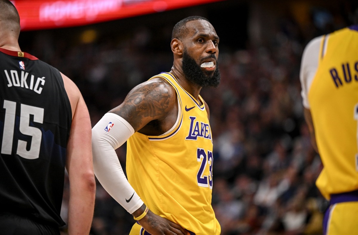 Lakers’ LeBron James lashes out at replay officials after buzzer-beater loss to Nuggets: “What are we doing?”