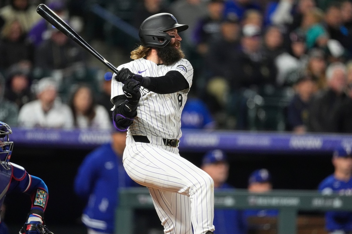 Rockies beat Rangers, win two in a row for first time this season