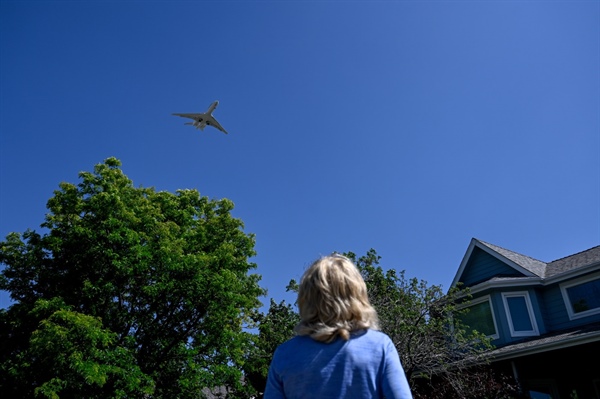 Colorado governor signs bill targeting airport impacts, but fight against noise and lead continues