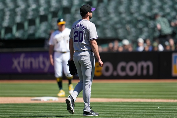 Rockies call up John Curtiss and Matt Carasiti to prop up wobbly bullpen