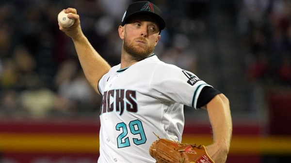 Kelly strikes out 12 in 7 innings, Diamondbacks beat Rockies 4-2