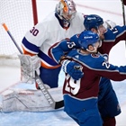 MacKinnon scores in OT as Avs rally to beat Islanders 5-4