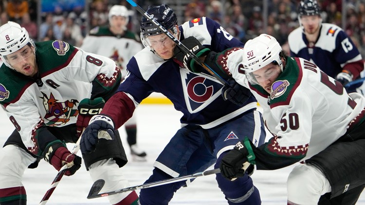 MacKinnon gets assist to extend point streak to 18 games, Avalanche cruise to 4-1 win over Coyotes