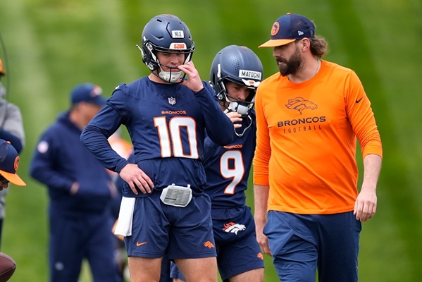 Broncos Mailbag: Is hype around quarterbacks coach Davis Webb truly deserved?