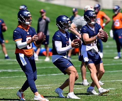 Broncos’ 2024 starting quarterback odds: Who one sportsbook thinks will be under center in Week 1