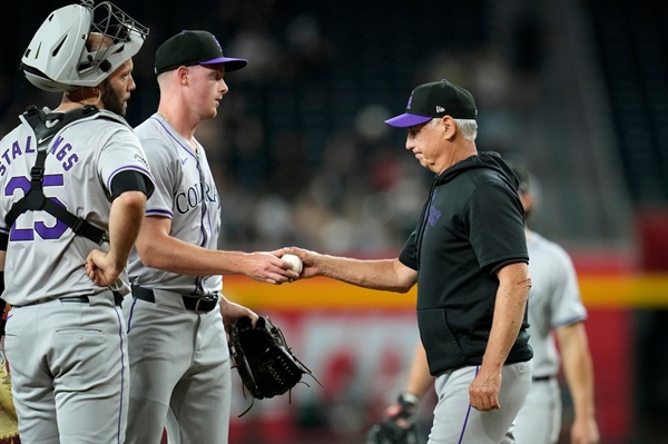 Tale of two teams: Stumbling Rockies swept by red-hot Diamondbacks