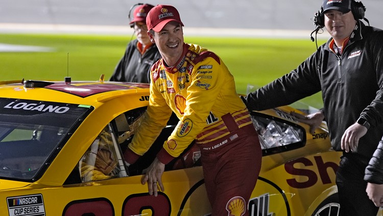 Joey Logano wins pole for Daytona 500, ending Chevy's 11-year streak