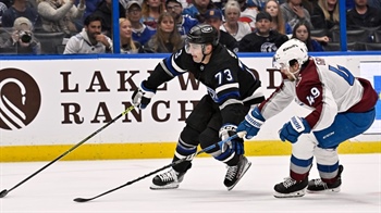 Lightning beat Avalanche 6-3