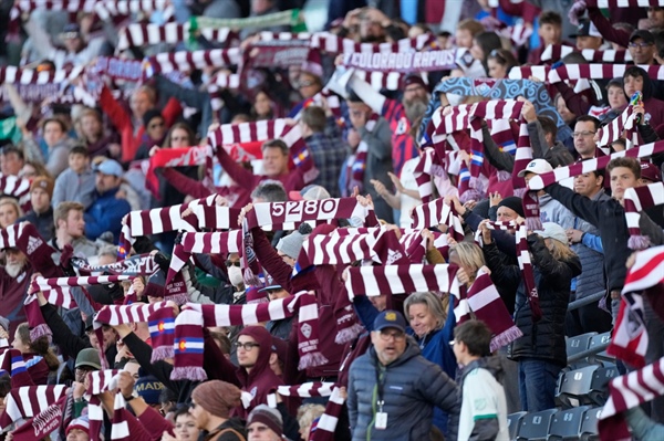 Rémi Cabral signs first-team contract with Rapids, immediately loaned to...