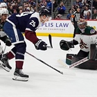 Toews scores winner, MacKinnon extends home point streak as Avalanche beat Coyotes 4-3