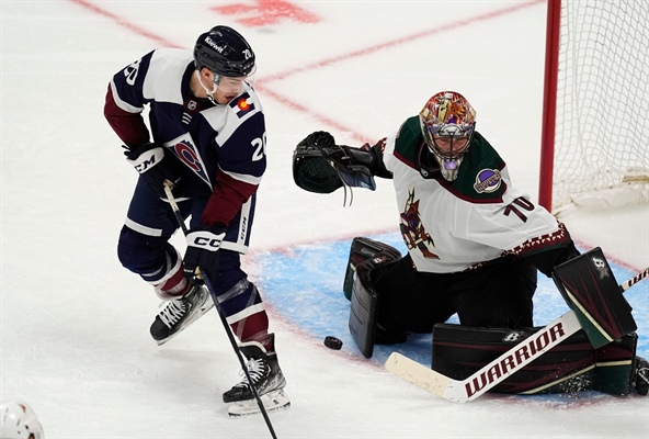 Devon Toews’ late goal lifts Avalanche to win over Coyotes