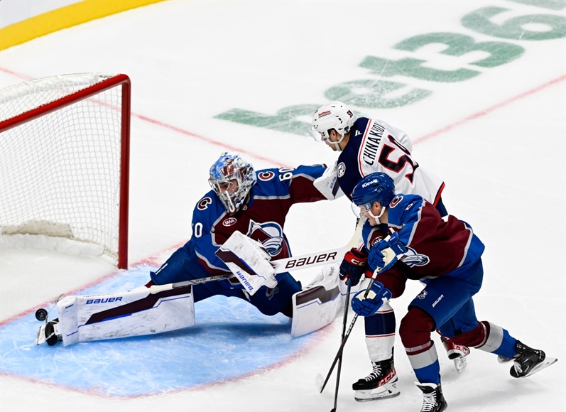 With another rough goaltending performance, Avalanche drops second straight to...