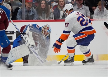 Patrick Roy, Islanders suffocate mistake-prone Avalanche, send Colorado to 0-3 start