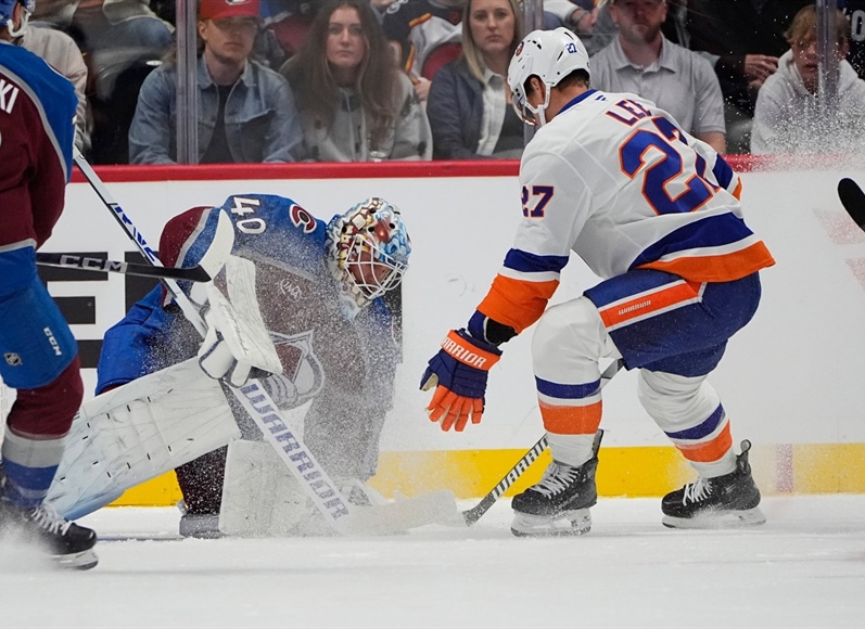 Patrick Roy, Islanders suffocate mistake-prone Avalanche, send Colorado to 0-3 start