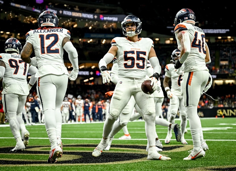 Broncos ILB Cody Barton’s big night propels opportunistic defense: “Everyone has...