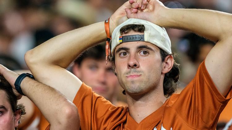 AP Top 25: Texas loses top spot, Oregon No. 1 for first time since 2012