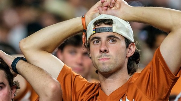 AP Top 25: Texas loses top spot, Oregon No. 1 for first time since 2012