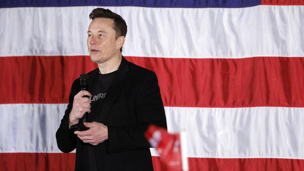 Elon Musk is offering a $1 million a day to sign his PAC petition. Is that legal?