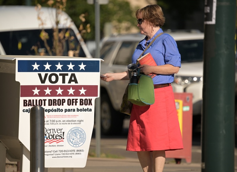 Colorado early voting numbers show Democrats with slight edge over GOP voters