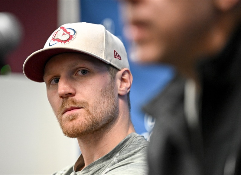 Avalanche Mailbag: What’s up with Gabriel Landeskog, the goaltending and the new...