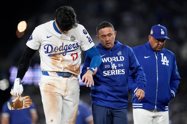 Shohei Ohtani to play for Dodgers in Game 3 of World Series despite shoulder injury, per report