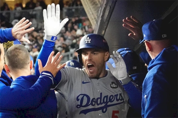 Freeman and Buehler lead Dodgers past slumping Yankees 4-2 for 3-0 advantage in World Series