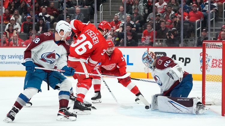 Avalanche lose to Red Wings 2-1